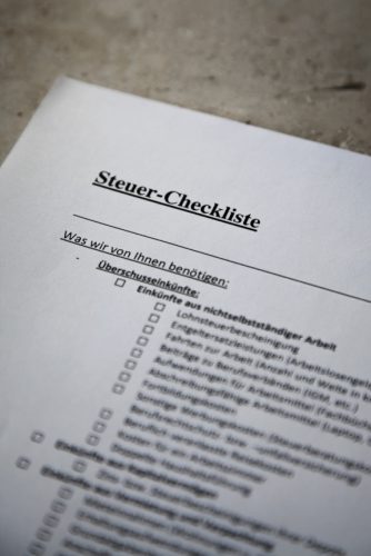 Steuer Checkliste hochkant zu Leistungen